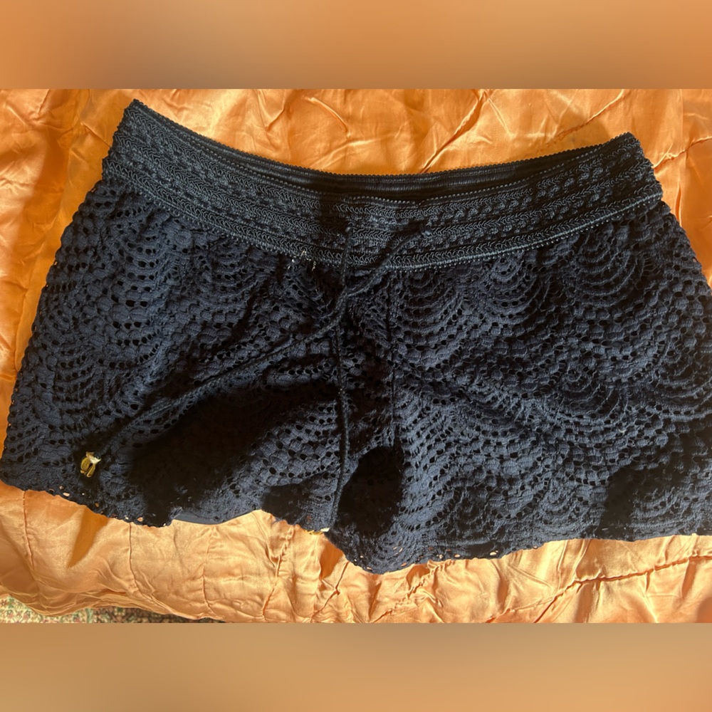 Lily Pulitzer navy blue lightweight shorts in size small